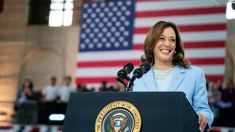 Rușii o preferă pe Kamala Harris (sursa: Facebook/Kamala Harris)