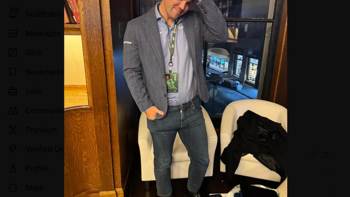 Șahistul Carlsen, descalificat din cauza vestimentației (sursa: X/Magnus Carlsen)