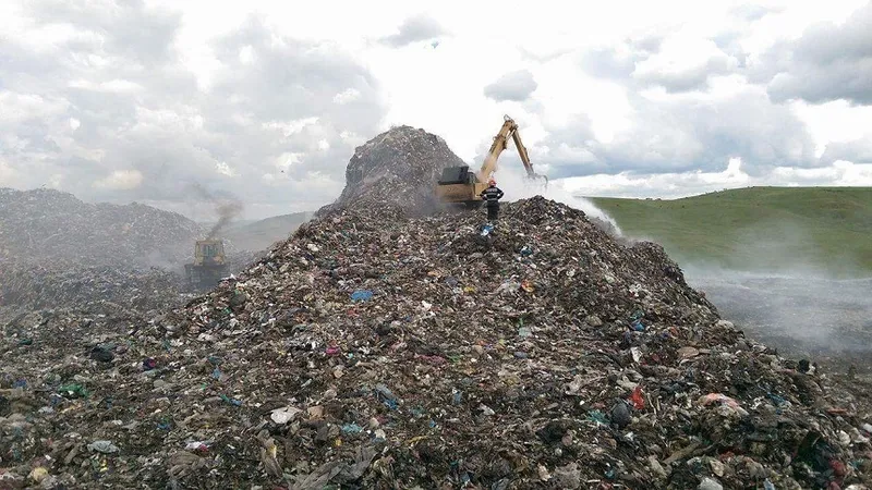 România riscă noi sancţiuni din partea Uniunii Europene din cauza gropilor de gunoi  Foto: News.ro