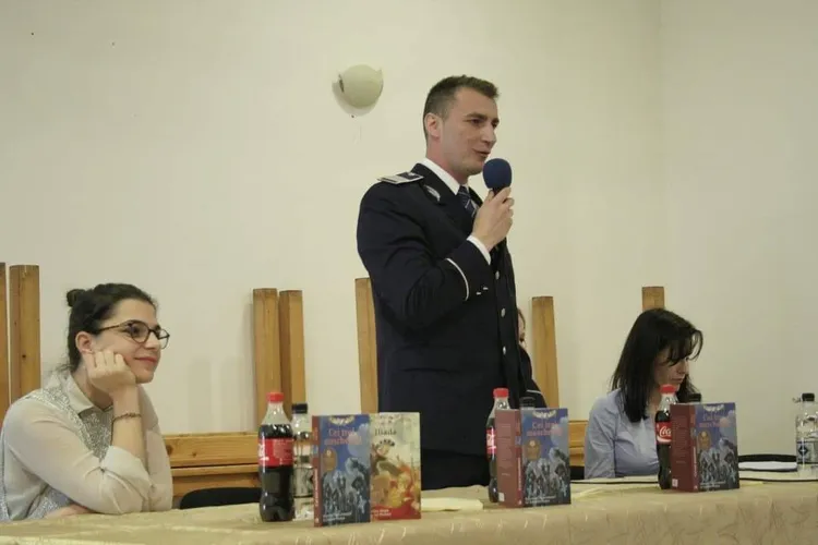 Profesoară, reacție ironică după ce agentul Godină a scris cum trebuie să procedeze femeile la prima întâlnire  Foto: Facebook