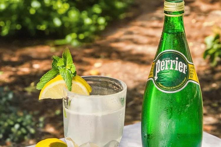 Apa Perrier, acuzații de practici ilegale (sursa: Facebook/Perrier)