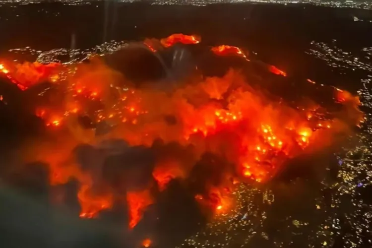 Incendiile se extind și mai mult în zona Los Angeles, către valea San Fernando, intens populată. Sistemul de hidranți e aproape de colaps, din ce în ce mai multe jafuri