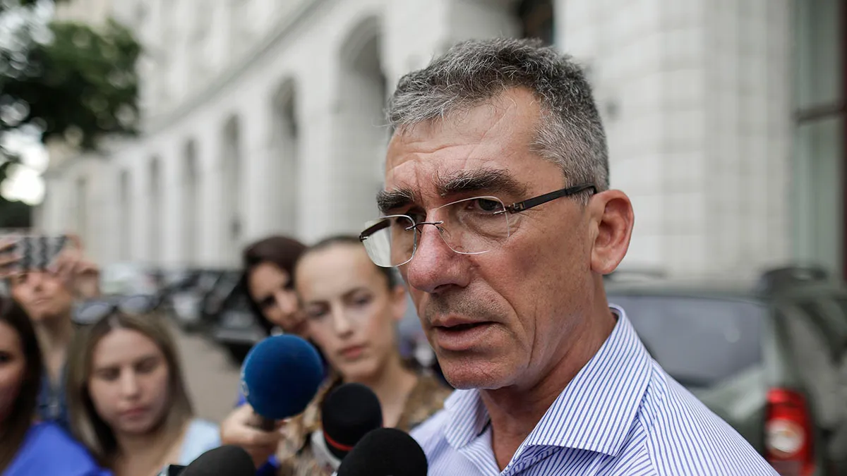 Averea impresionantă a sindicalistului Marica, care apără interesele prea-cinstiților vameși. SedLex, condus de Marica, e în grevă de solidaritate cu Sanitas – poza 1