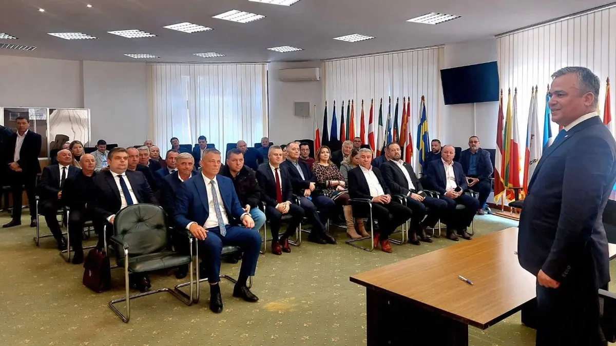Adrian Veștea, ministrul cu program fix in fiecare zi de luni Foto: Facebook