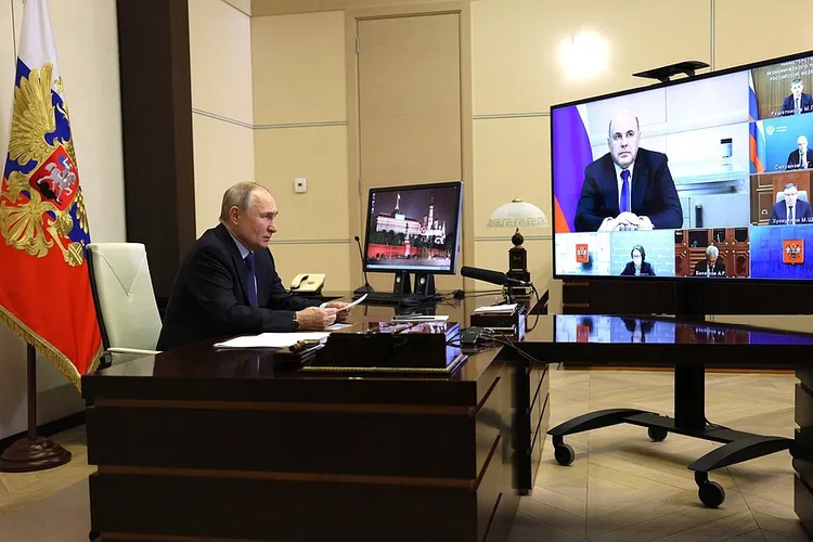 Rușii se amăgesc că trăiesc bine (sursa: kremlin.ru)