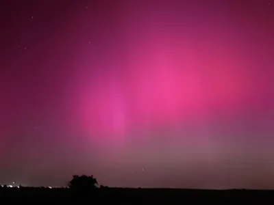 Aurora boreală a coborât peste România (sursa: Facebook/Adrian Sonka)