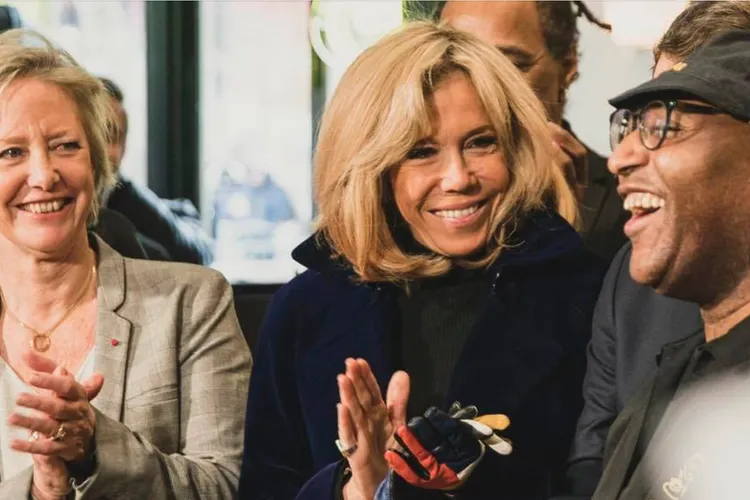 Brigitte Macron își va dovedi feminitatea (sursa: Facebook/Emmanuel Macron)