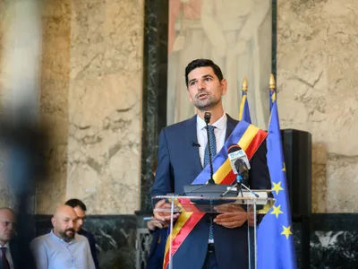 Plouă în sediul direcției de taxe Sector 1 Foto: Facebook George Tuță