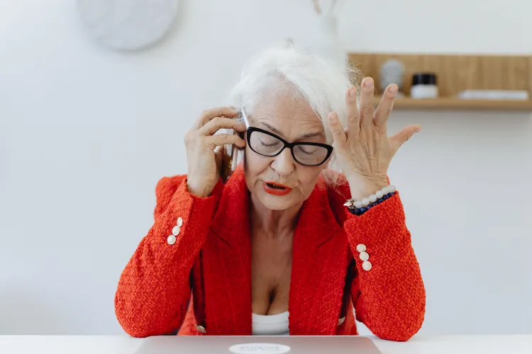 Un document lipsă poate opri plata pensiei: ce trebuie să verifice pensionarii și când își pot recupera banii