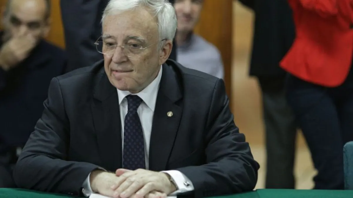 Mugur Isărescu cere ex-coaliției majoritare să oprească disputele publice