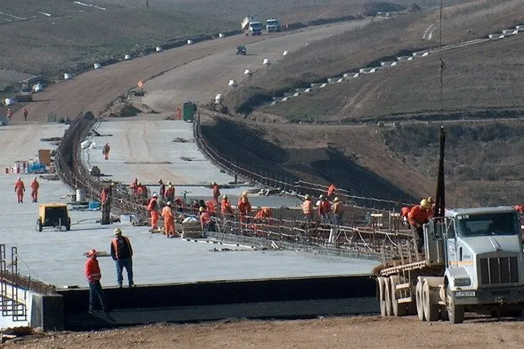 Autostrada A8 a fost curățată după carambolul licitațiilor: UMB a depus garanția cerută