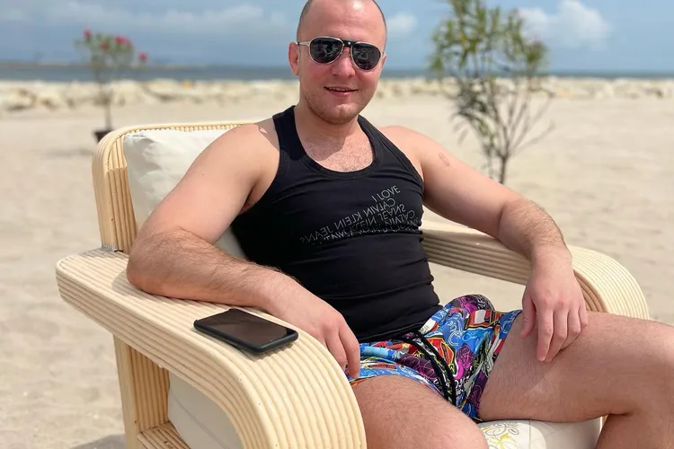 Andrei Gușă, deputat șoșocist și fiu al lui Cozmin Gușă, votează cu Antonescu Foto: Facebook