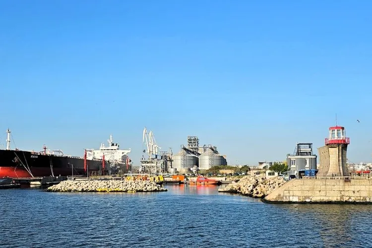 Administrația portului a știut să cumpere sisteme anti-dronă. Dar doar pentru dronele aeriene Foto: portofconstantza.com
