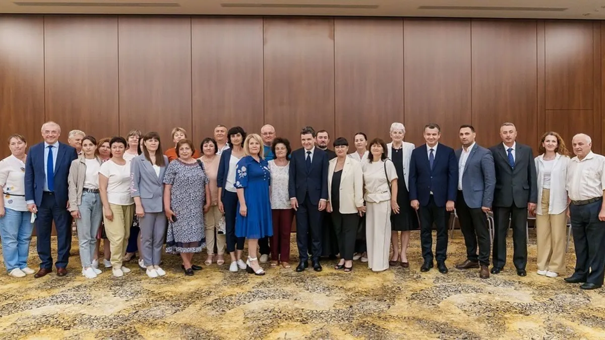 Nicușor Dan întâlnește românii din Odesa (sursa: Facebook/Nicușor Dan)