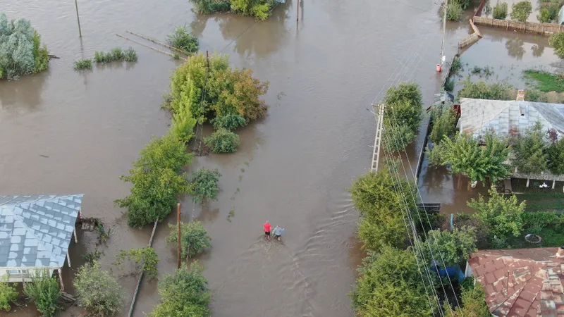 Localitățile din zone inundabile, abandonate complet (sursa: Inquam Photos/George Călin)