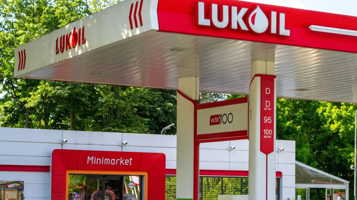 KazMunayGas și Lukoil continuă colaborarea (sursa: Facebook/LUKOIL Romania)