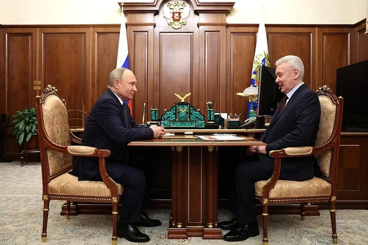 Puternic atac cu drone deasupra Moscovei, arată primarul Sobianin (dreapta) (sursa: kremlin.ru)