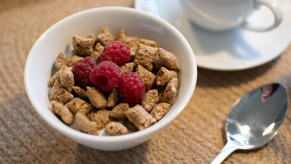 Cerealele, dejun ideal vs aliment ultraprocesat (sursa: Pexels/Isak Fransson)