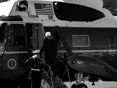 Trump amenință aliații și suspendă Jones Act (sursa: Facebook/The White House)