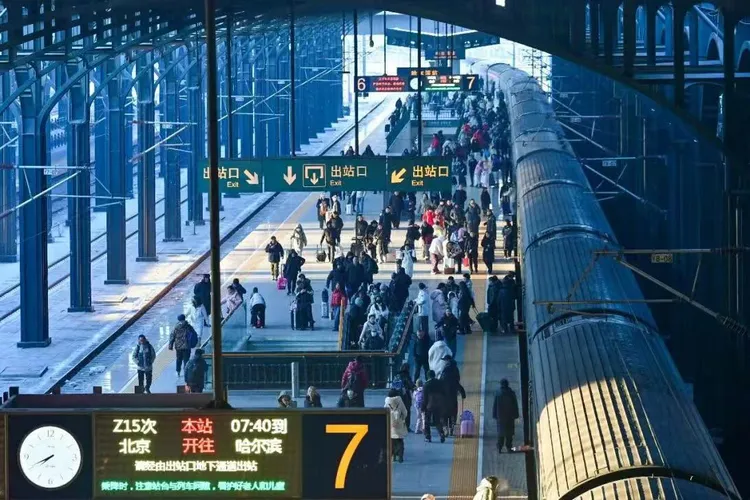 Pasagerii unui tren de mare viteză din China, blocați cinci ore fără curent într-un tunel Foto: China Railways