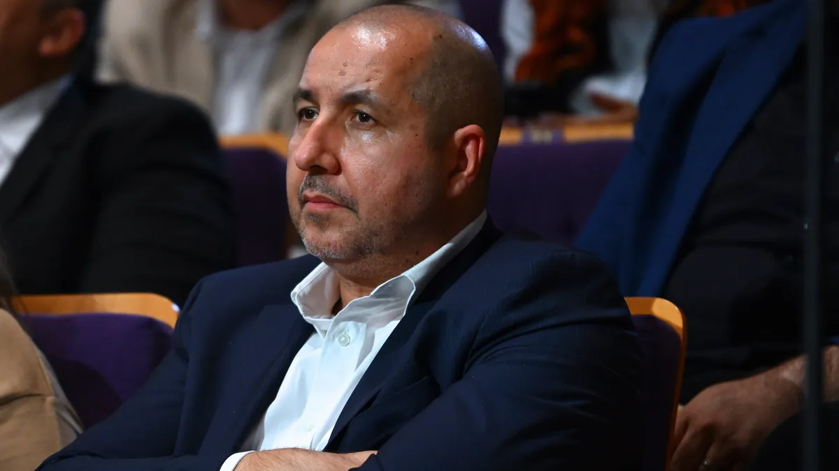 Vasile Pușcaș, "regele gunoaielor", îl sprijină pe Simion (sursa: Inquam Photos/Alex Nicodim)