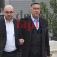 Colonelul Albăceanu (stânga) și cuscrul lui Călin Georgescu, Dan Mihai Neagu, ieșind relaxați dintr-un restaurant de lux din București (sursa: defapt.ro)