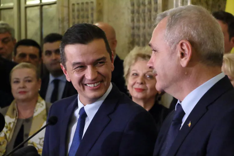 Grindeanu își ascunde în buzunar ceasul scump Foto: Romania Curata