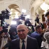 Bolojan are dubii în legătură cu momentele în care Grindeanu chiar muncește Foto: Inquam/Octav Ganea