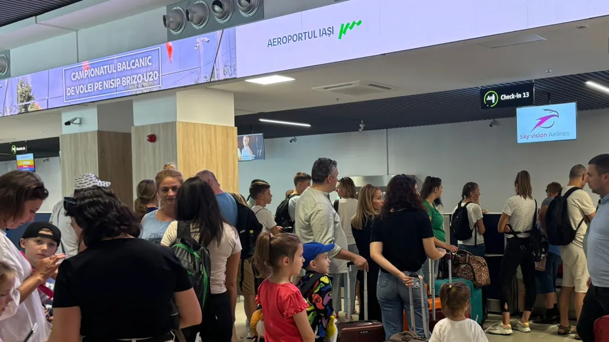 Călători aflați la Aeroportul Iași