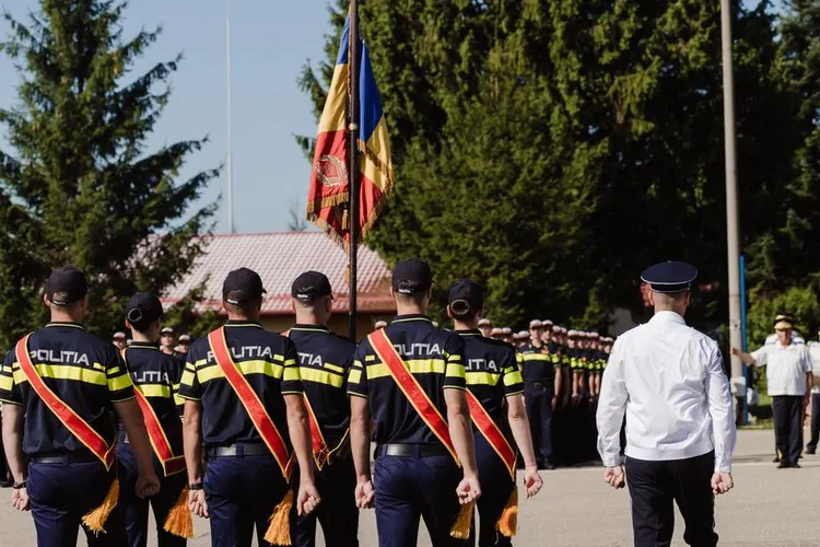 Șeful de post din Chiojdeanca vindea propriile bături alcoolice la buticul local Foto: Facebook Politia Romana