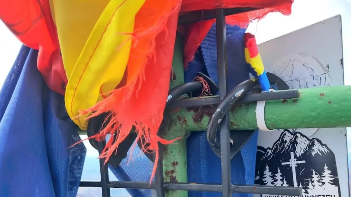 Simboluri legionare, pe vârfuri montane (sursa: Facebook/Bogdan Pacurar)