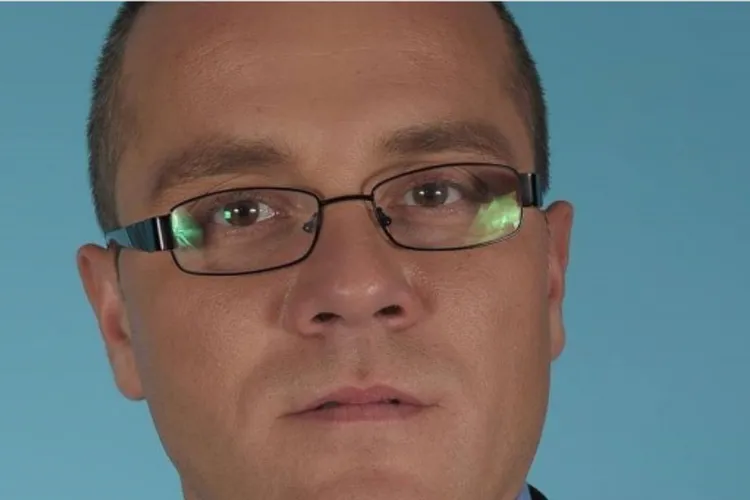 Avocat condamnat după ce și-a bătut cu sălbăticie fosta iubită. Victima, de nerecunoscut după agresiune