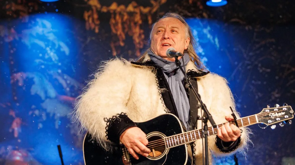 Ștefan Hrușcă, turneu național de colinde (sursa: Facebook/Stefan Hrusca)