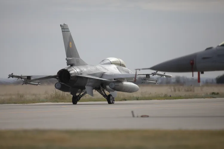 România, rachete aer-aer pentru F-16 (sursa: Inquam Photos/George Călin)