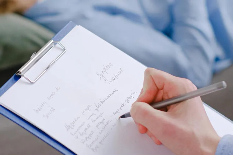 Legea psihologilor divide comunitatea profesională (sursa: Pexels/SHVETS production)