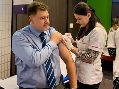 Val de ironii pe pagina RO-Vaccinare după ce a legat de victoria lui Macron de faptul că s-a vaccinat Foto: Politicidesanatate.ro