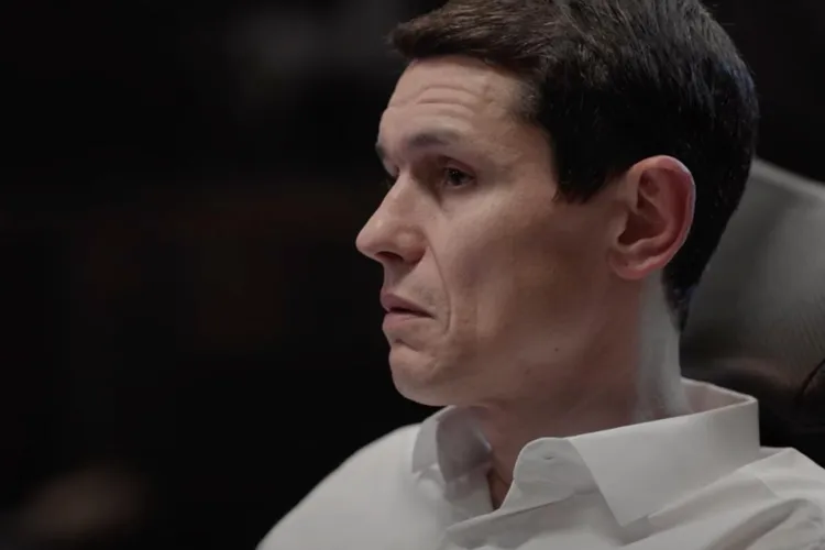 Demnitar român, scenă controversată în „Plaha” (sursa: YouTube/Serialul "PLAHA")