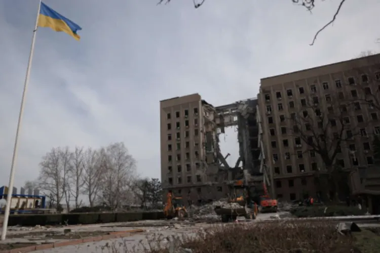 O nouă crimă de război a lui Putin: 12 civili morți și 33 răniți la Mikolaiv (sudul Ucrainei) după un atac cu rachete