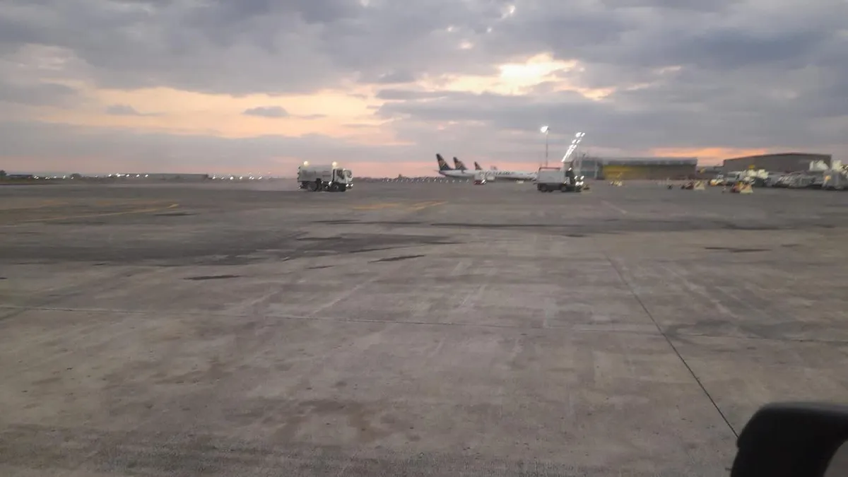 Aeroportul din Catania - închis, Etna erupe (sursa: Facebook/Aeroporto di Catania - Sicilia)