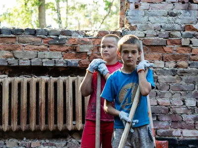 Rușii bombardează zone civile din răzbunare (sursa: Facebook/Volodimir Zelenski)