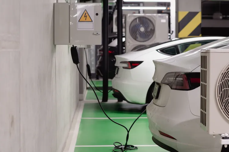 Record pentru înmatriculările de mașini electrice în România: câteva sute de autoturisme doar într-un județ