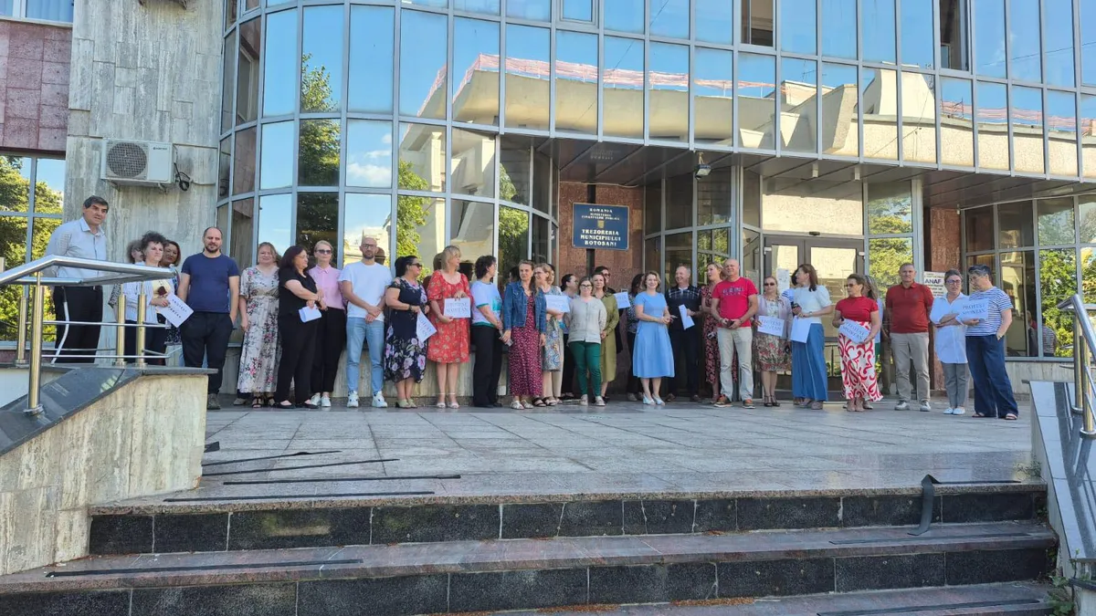 Salariul mediu din administrație și apărare continuă să crească Foto: Facebook