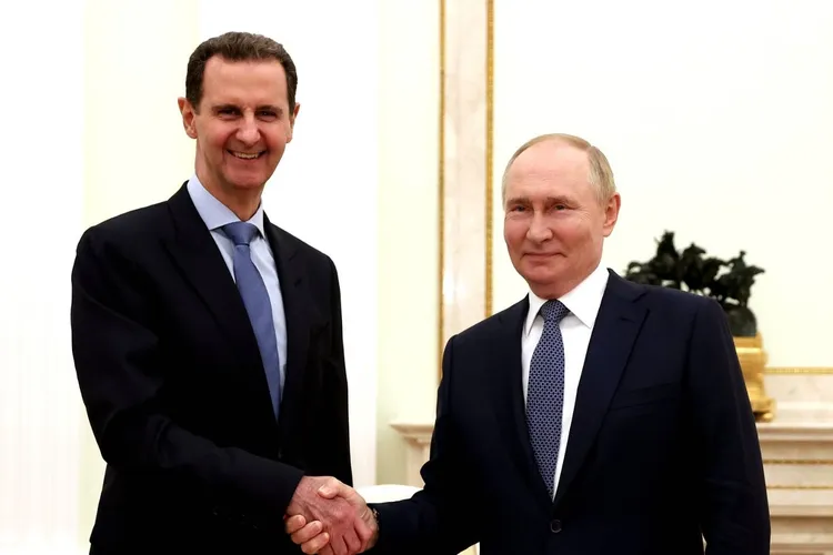 Rusia vorbește în numele lui Bashar al-Assad: A demisionat și a părăsit țara, vrea un transfer pașnic de putere