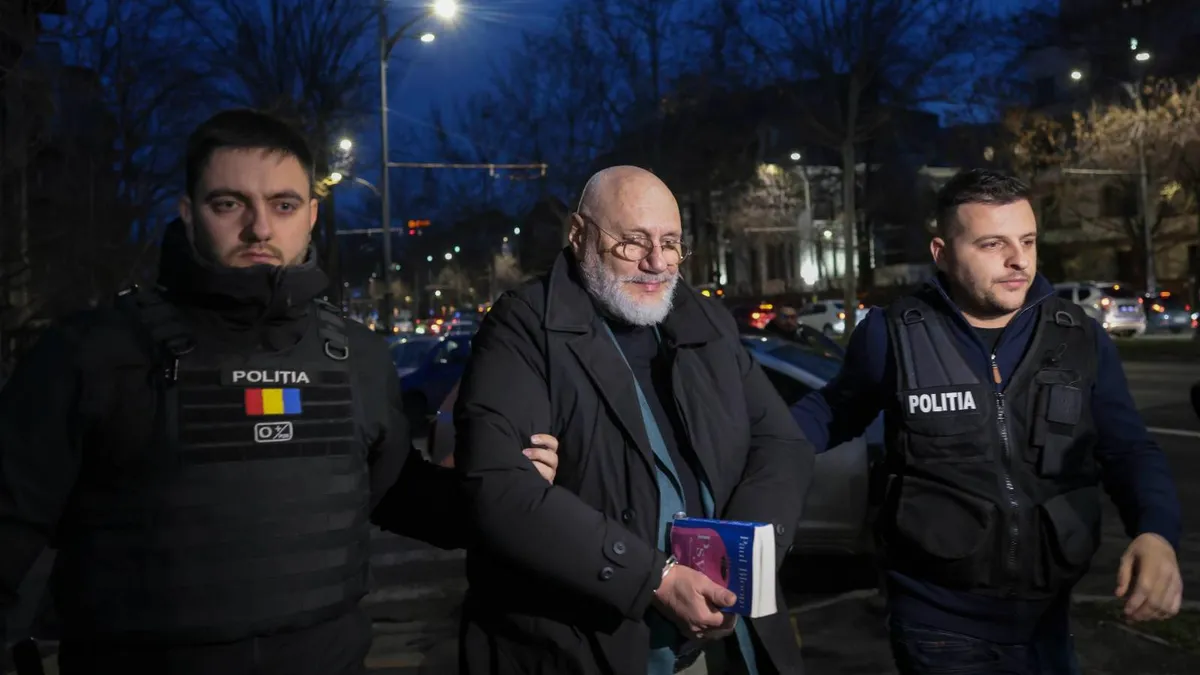 Cristian Andrei, dus în cătușe la Poliție (sursa: Inquam Photos/George Călin)