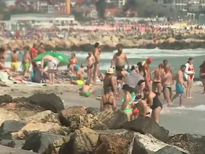 Salvamarii disperați, după o zi cu patru oameni înecați în mare Foto: captură video Digi 24