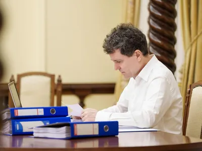 Nicușor Dan a primit sute de pagini despre problemele din justiție de la magistrații cu care se va întâlni luni la Cotroceni (sursa: Facebook/Nicușor Dan)