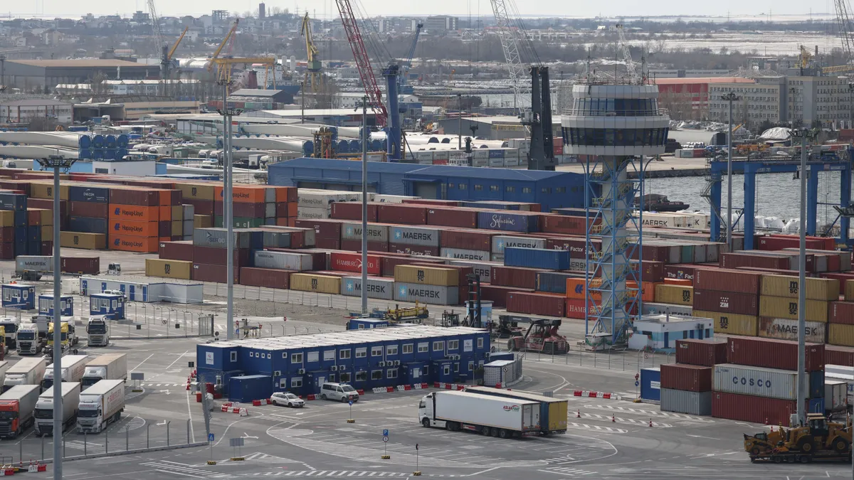 Șefii Vămii Agigea, prinși în flagrant de mită, au fost salvați de DNA în 2021 prin clasare după un denunț din 2019 (sursa: Inquam Photos/George Călin)