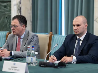 Tânărul pus șef la Romarm: protejat al lui Radu Oprea (PSD), și-a cosmetizat CV-ul pentru a avea măcar zece ani de muncă (sursa: Facebook/Razvan Pîrcălăbescu)