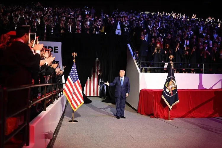 Trump exclude un al treilea mandat (sursa: Facebook/The White House)