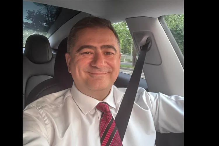 Mașinile cu patru persoane, pe benzile RATB (sursa: Facebook/Dan Cristian Popescu)